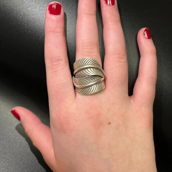 Thai Fine Silver Adjustable leaf ring by Karen Hill Tribe Silversmiths - Picture 4 of 11